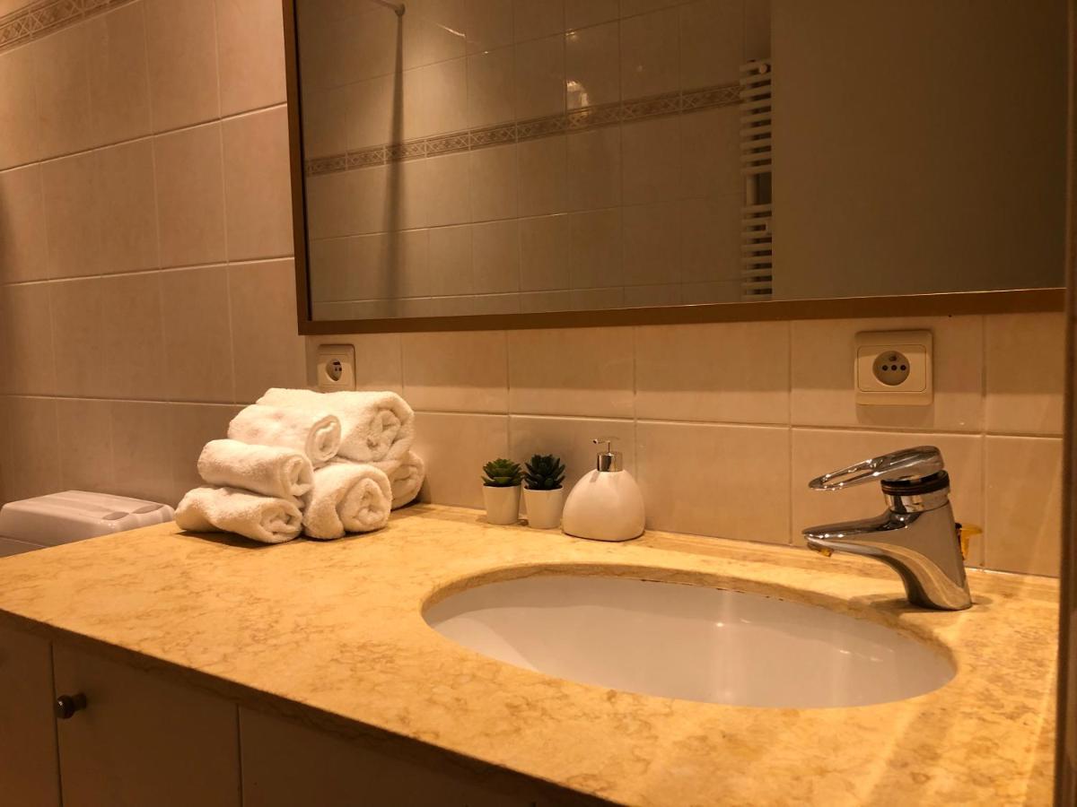 Lovely Two Bedroom Apartment With Free Parking Antuérpia Exterior foto